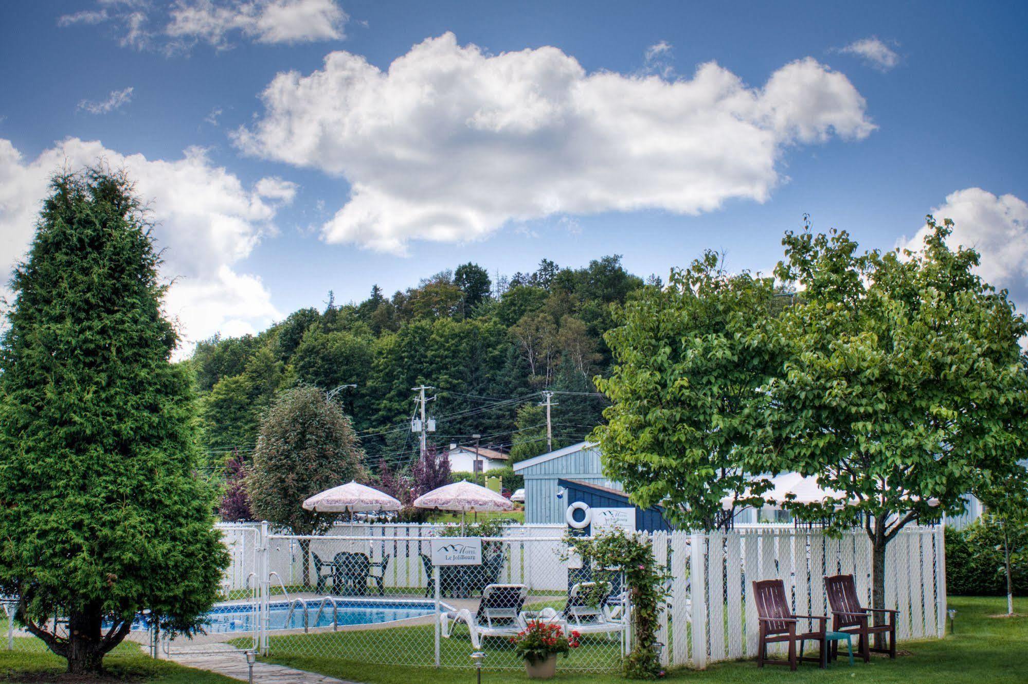 Motel Le Jolibourg Saint-Sauveur Exterior photo